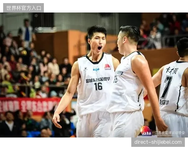 日本队将延续以远藤航为核心的高位逼抢战术，在前场压迫对手以创造转换进攻机会